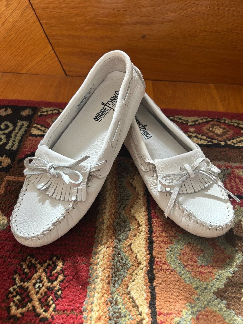 Minnetonka Women's White Driving Moccasins, Size 7, White Leather